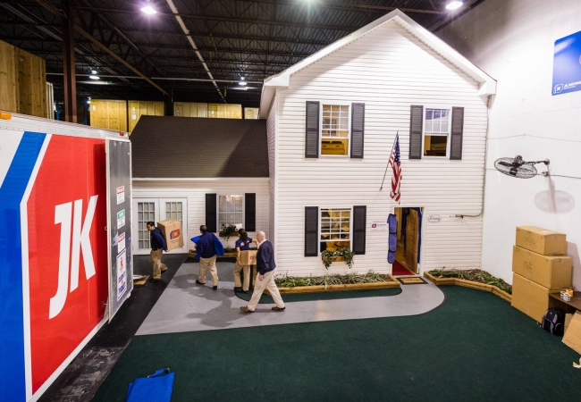 Moving professionals in Great Falls training to move into a house