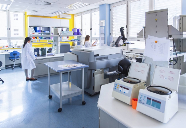 Lab equipment storage & delivery services