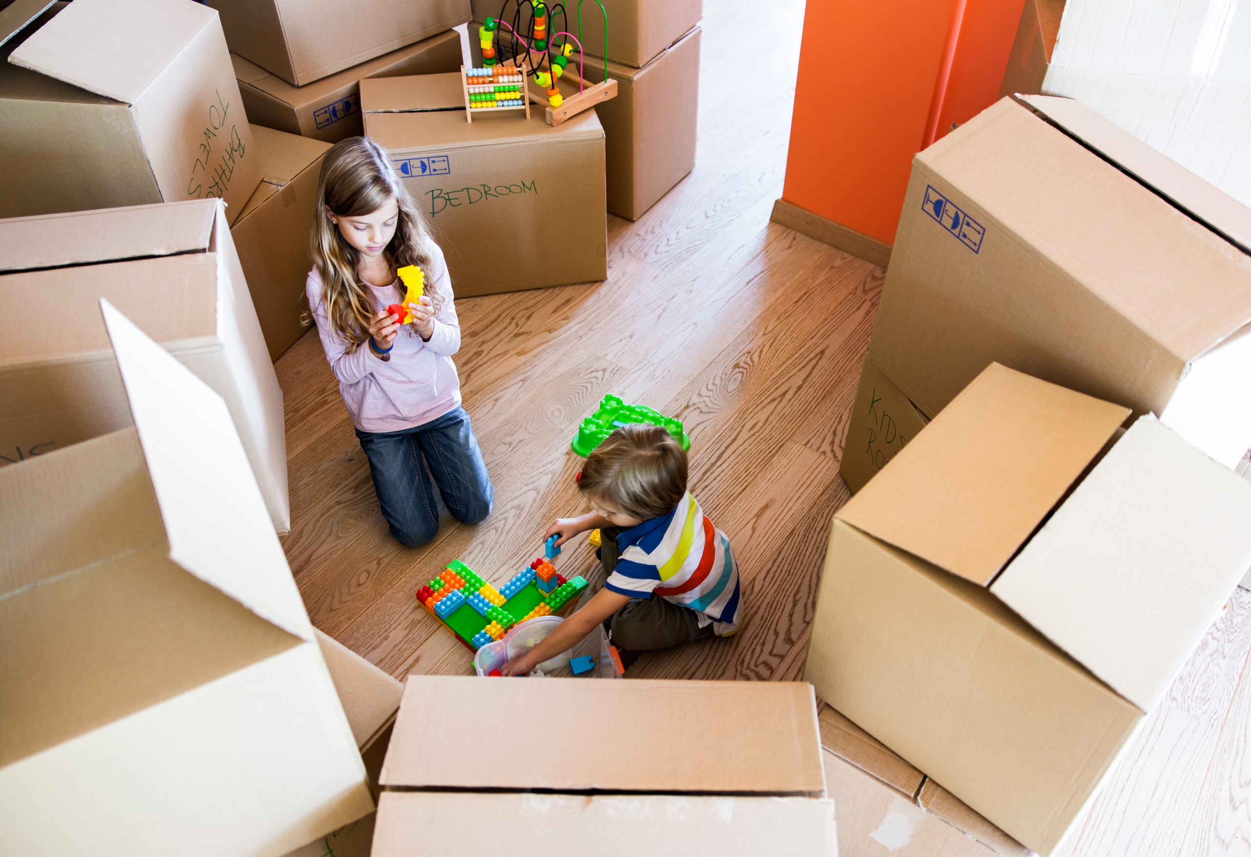 Moving with kids - unpacking kids' room