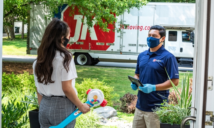 young mom greeting move manager