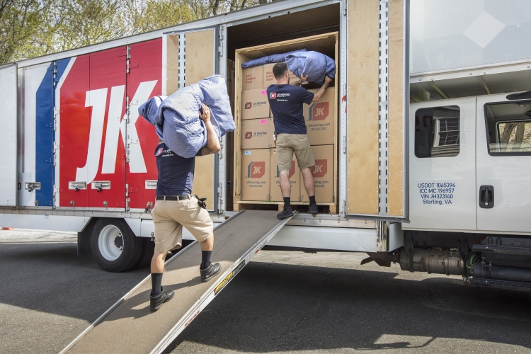 professional movers will help you stay organized 