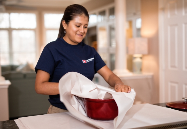 JK Moving professional wrapping dishes