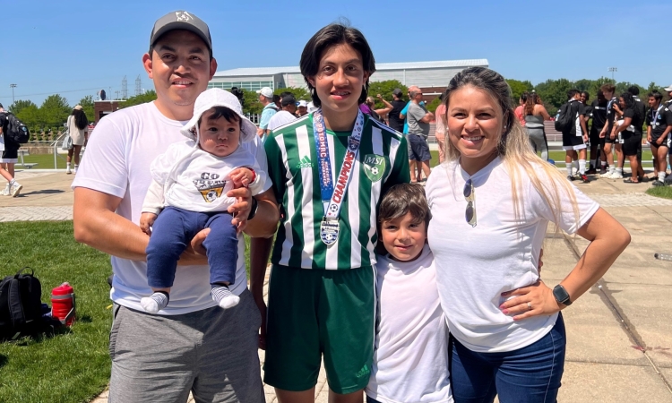 Cintia Cuyun and family