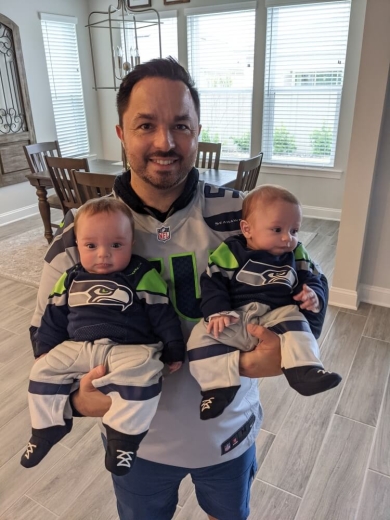 Kosta Pamboukas with kids photo Seahawks