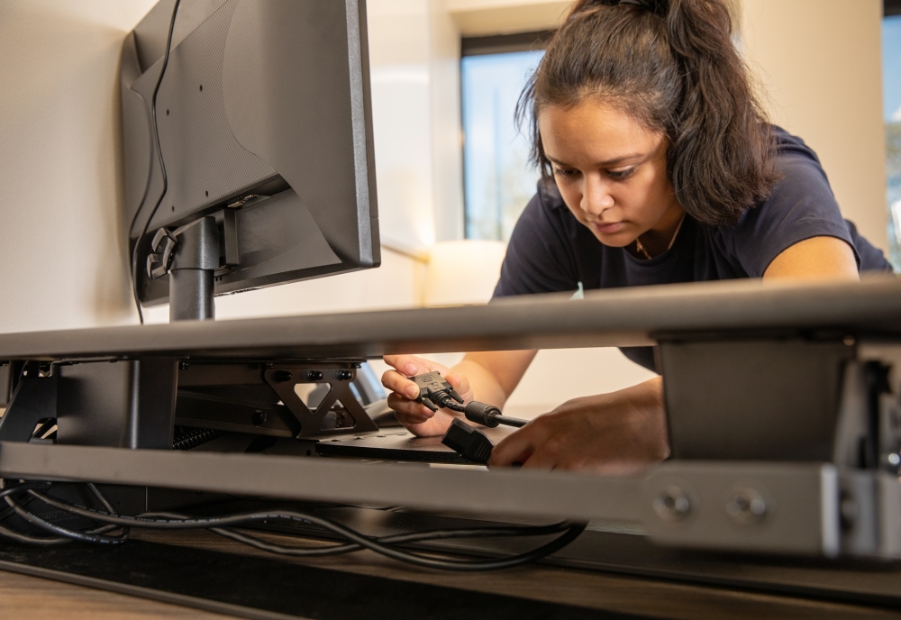 JK mover disconnecting IT equipment on desk