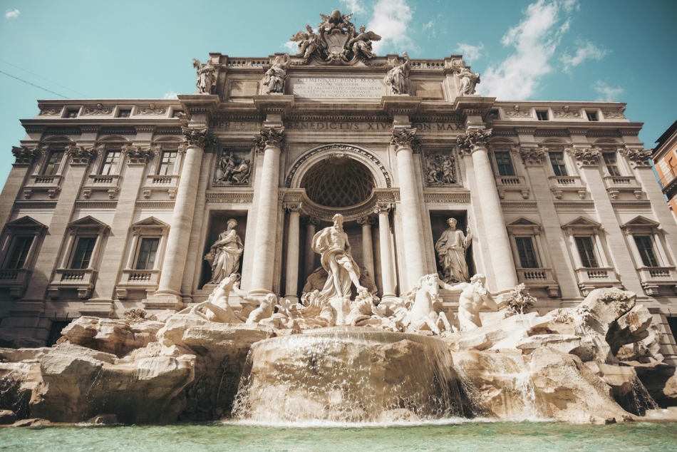 moving from the US to Italy - Trevi Fountain