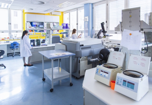 Lab equipment storage & delivery services