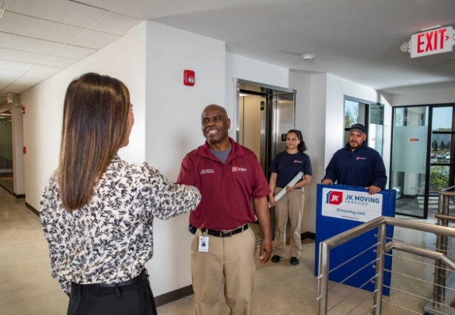Moving team meeting with an employee during an office relocation project
